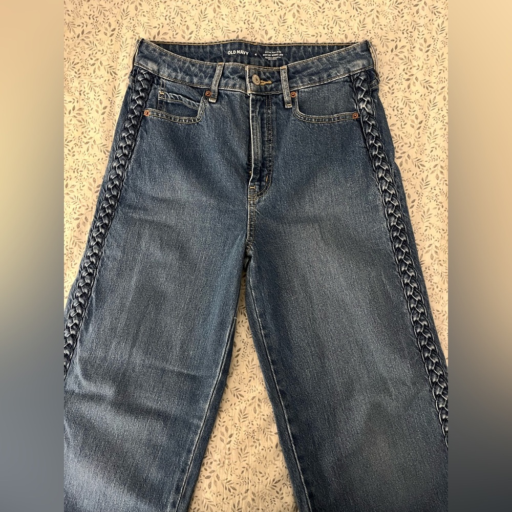 Old Navy Women’s Extra High Rise Sky-High Wide Leg Jeans - Picture 4 of 5